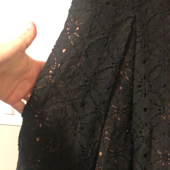 Classy nude and black lace dress - Picture 4 of 8